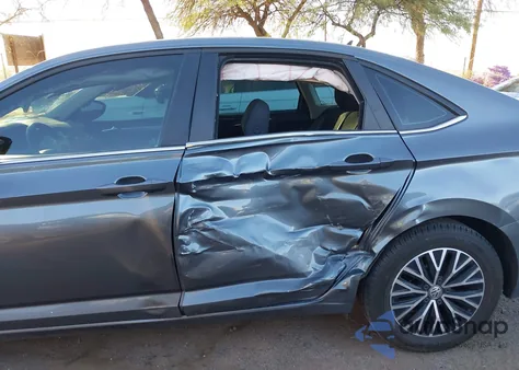 2021 Volkswagen Jetta 1.4T R-Line/1.4T S/1.4T Se z USA, uszkodzony, nr VIN 3VWC57BU9MM002465